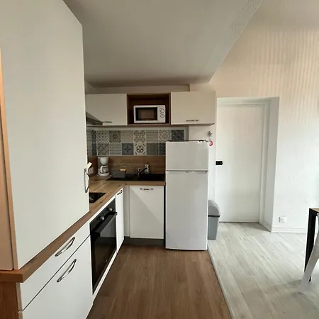 Quartier Des Minimes Avec Piscine, Parking, En Bordure Du Port A Apartman La Rochelle