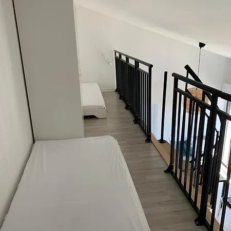 Quartier Des Minimes Avec Piscine, Parking, En Bordure Du Port A * La Rochelle