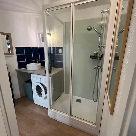 Quartier Des Minimes Avec Piscine, Parking, En Bordure Du Port A Apartman