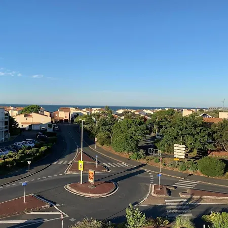Quartier Des Minimes Avec Piscine, Parking, En Bordure Du Port A La Rochelle