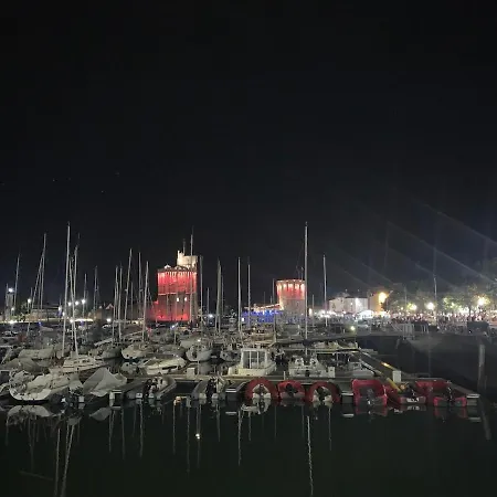 Quartier Des Minimes Avec Piscine, Parking, En Bordure Du Port A * La Rochelle