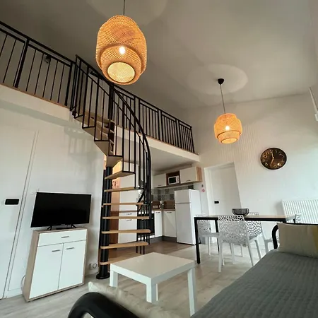 Apartment Quartier Des Minimes Avec Piscine, Parking, En Bordure Du Port A La Rochelle (Charente-Maritime)