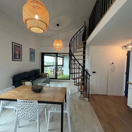 Apartment Quartier Des Minimes Avec Piscine, Parking, En Bordure Du Port A
