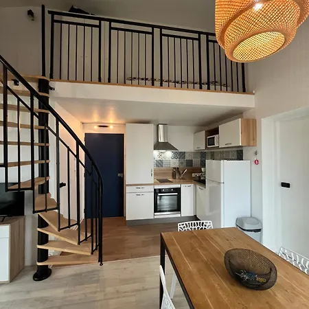 Apartment Quartier Des Minimes Avec Piscine, Parking, En Bordure Du Port A *