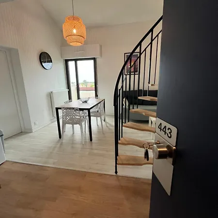 Apartment Quartier Des Minimes Avec Piscine, Parking, En Bordure Du Port A *