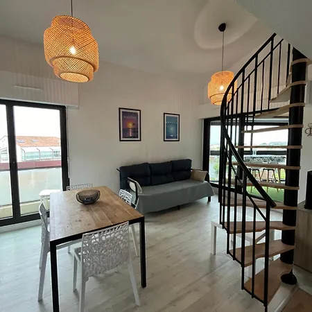 Quartier Des Minimes Avec Piscine, Parking, En Bordure Du Port à Apartamento