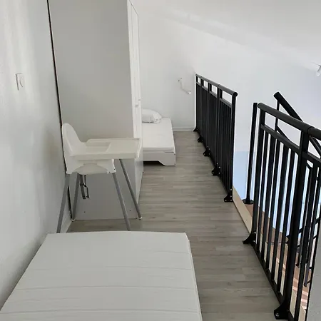 Quartier Des Minimes Avec Piscine, Parking, En Bordure Du Port A La Rochelle (Charente-Maritime)