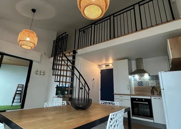 Apartment Quartier Des Minimes Avec Piscine, Parking, En Bordure Du Port A