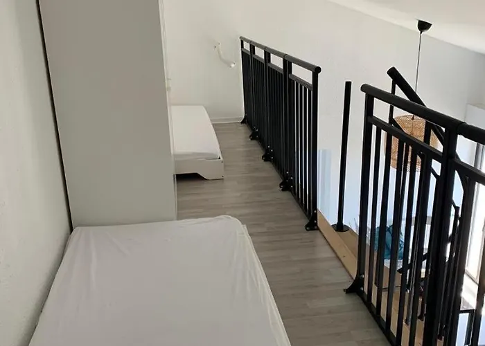Quartier Des Minimes Avec Piscine, Parking, En Bordure Du Port A * La Rochelle (Charente-Maritime)