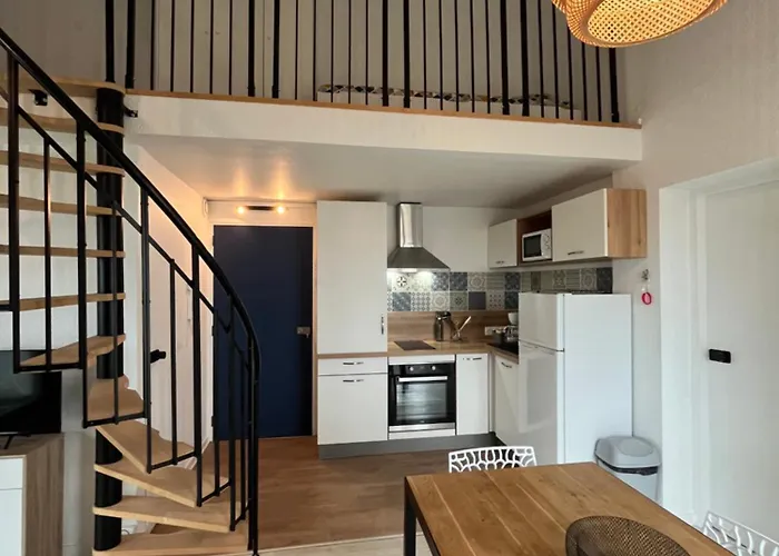 Apartment Quartier Des Minimes Avec Piscine, Parking, En Bordure Du Port A *