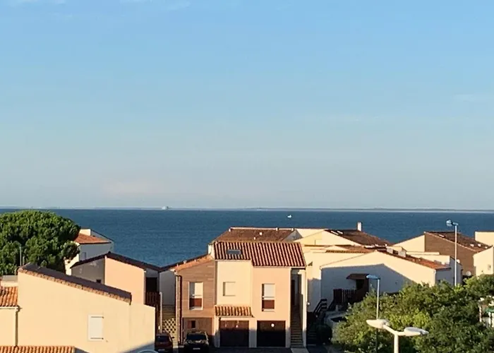 Apartment Quartier Des Minimes Avec Piscine, Parking, En Bordure Du Port A *