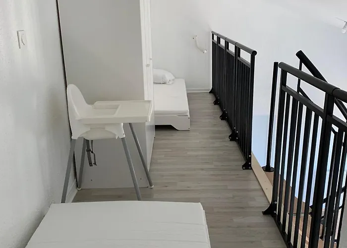 Quartier Des Minimes Avec Piscine, Parking, En Bordure Du Port A La Rochelle (Charente-Maritime)