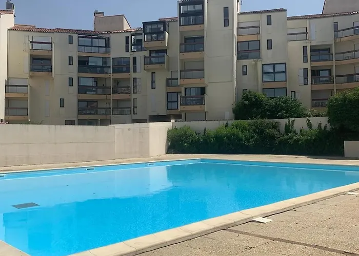 Apartment Quartier Des Minimes Avec Piscine, Parking, En Bordure Du Port A *